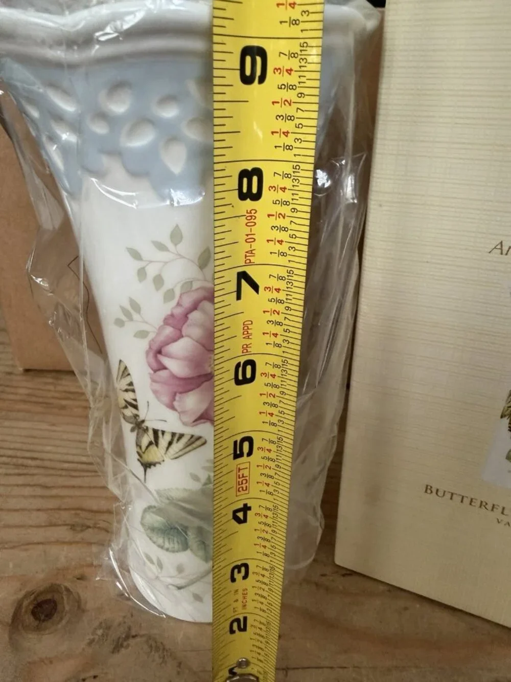 Lenox Louise Le Luyer Butterfly Meadow Blue And White Floral 9-1/4” Vase